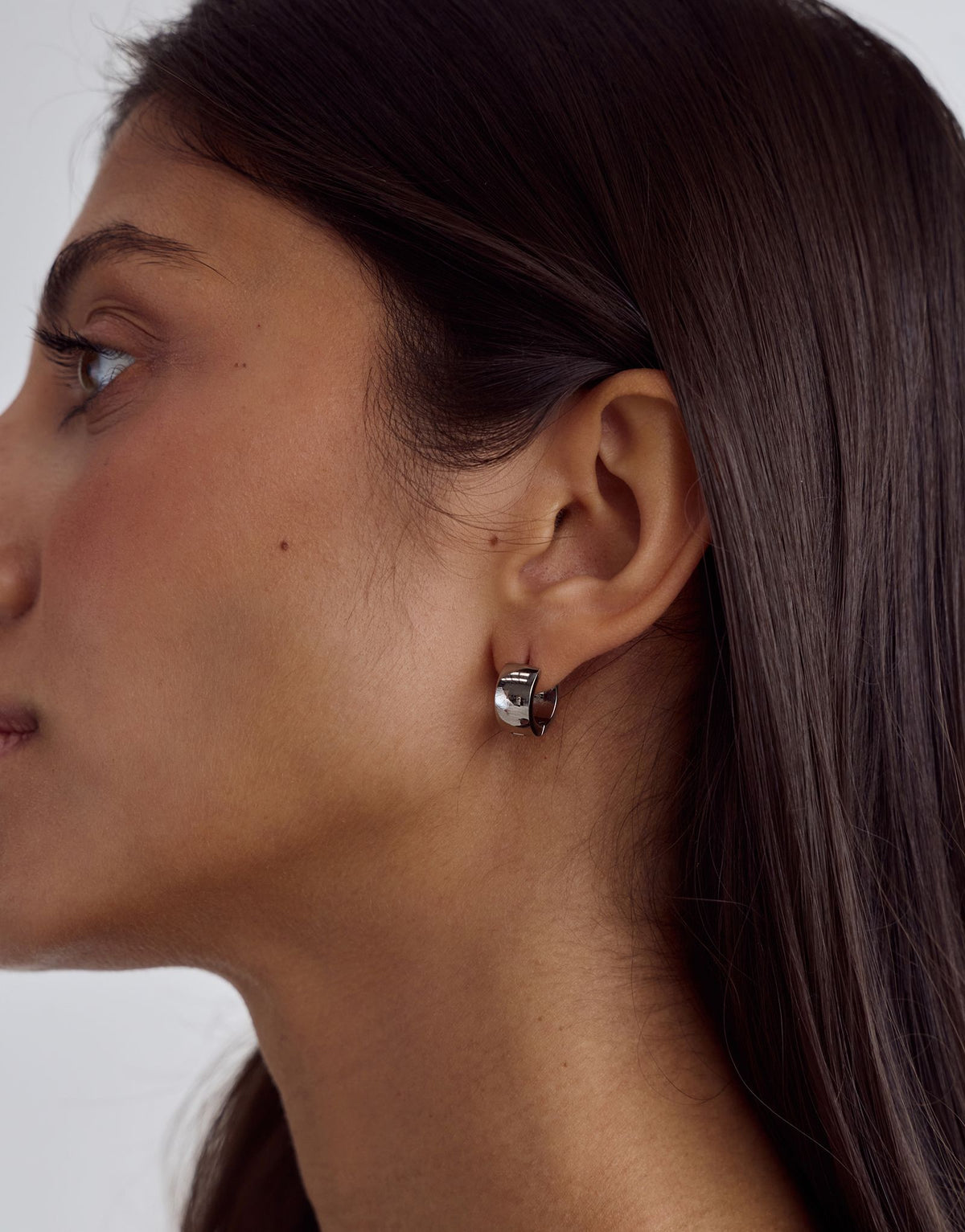 Maiya Huggie Earrings | Silver