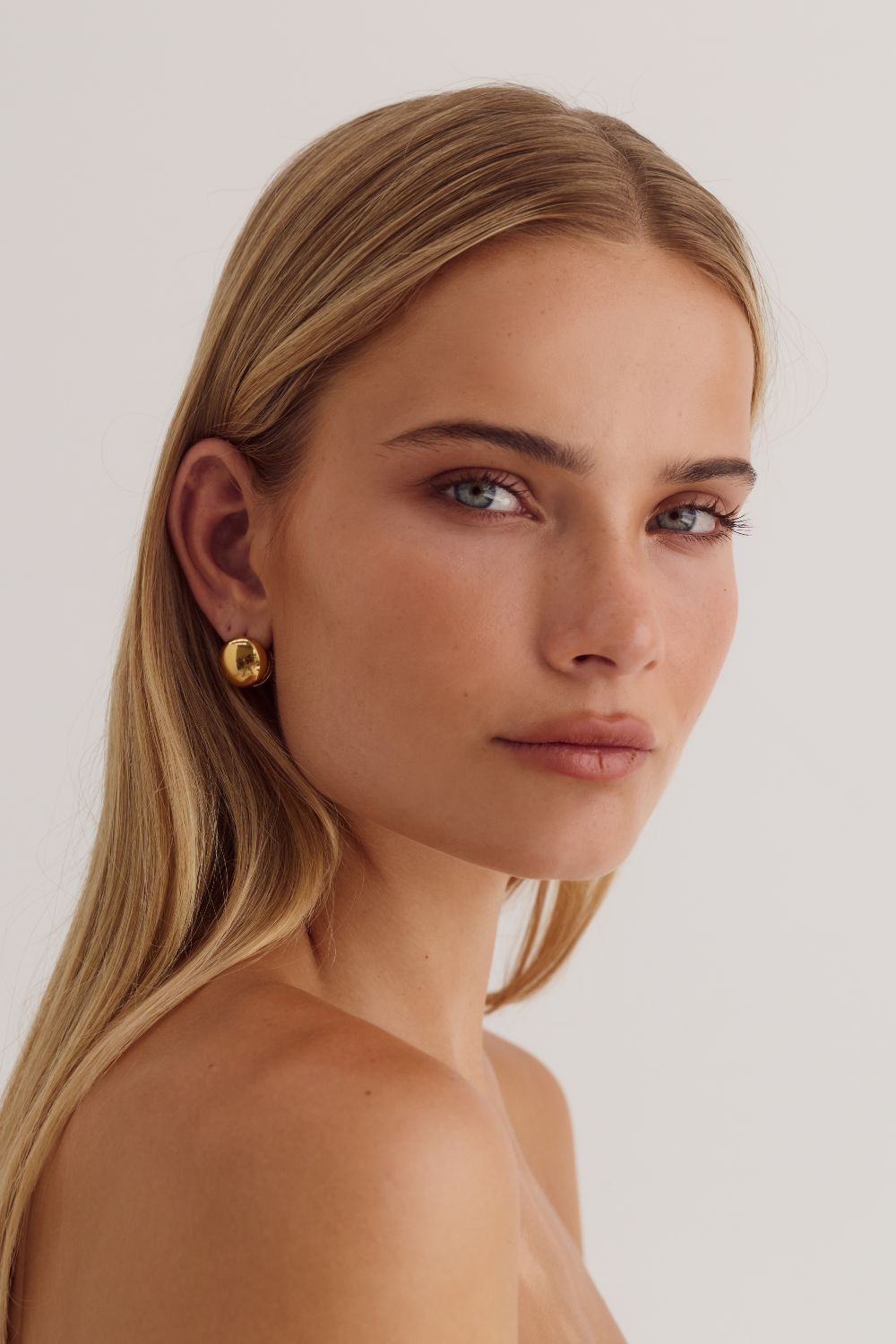 Odilla Huggie Earrings | 18K Gold