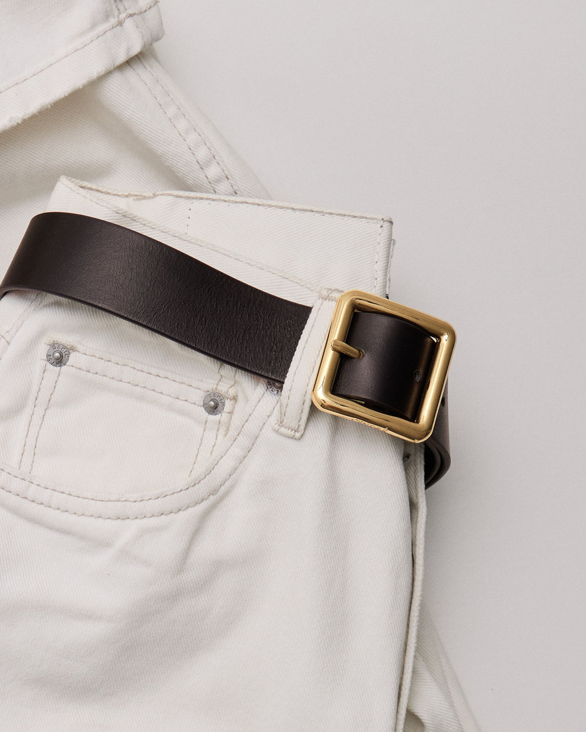 Beckett Belt | Black Leather | 18K Gold